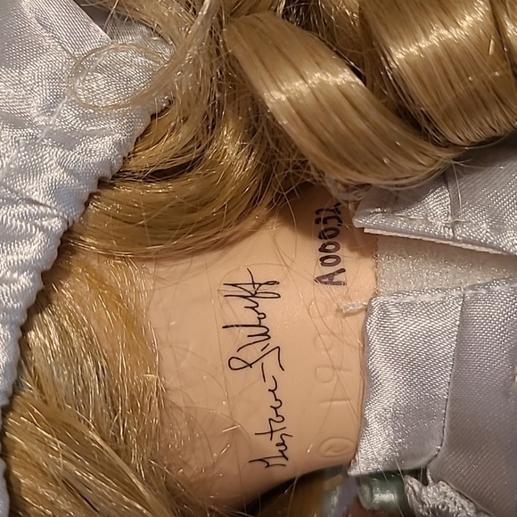 Signed Gustave Wolff 21" Porcelain Doll A00032 Savannah Wimbledon Collection - Picture 6 of 10